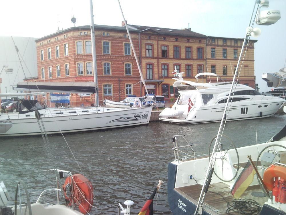 Hotel Kontorhaus Stralsund Exterior foto